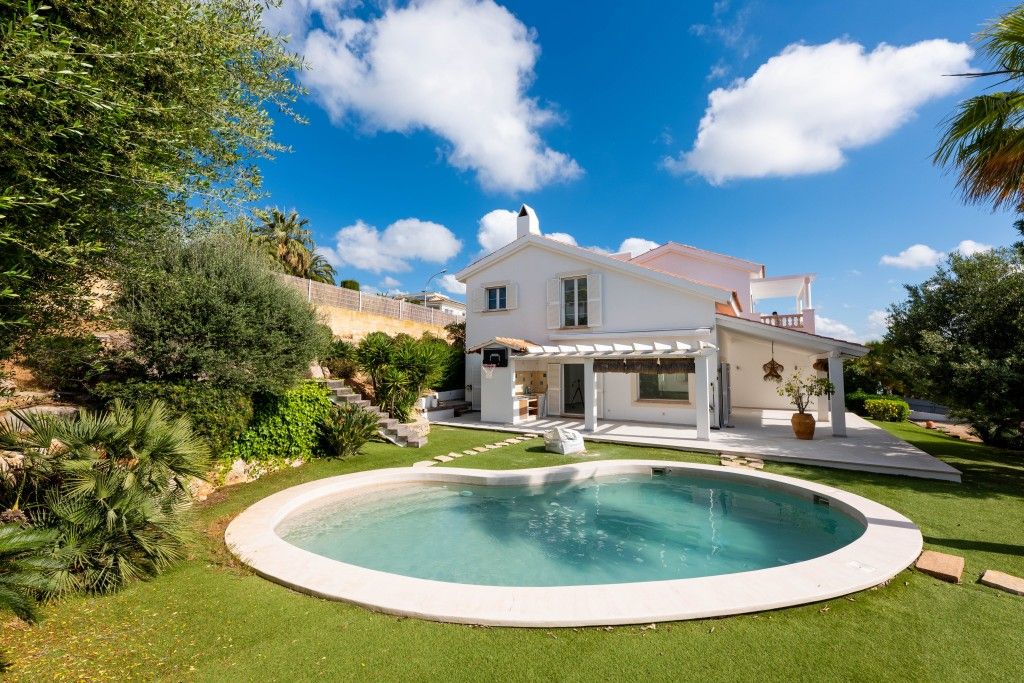 Property photo 1 of 20 Exterior Pool