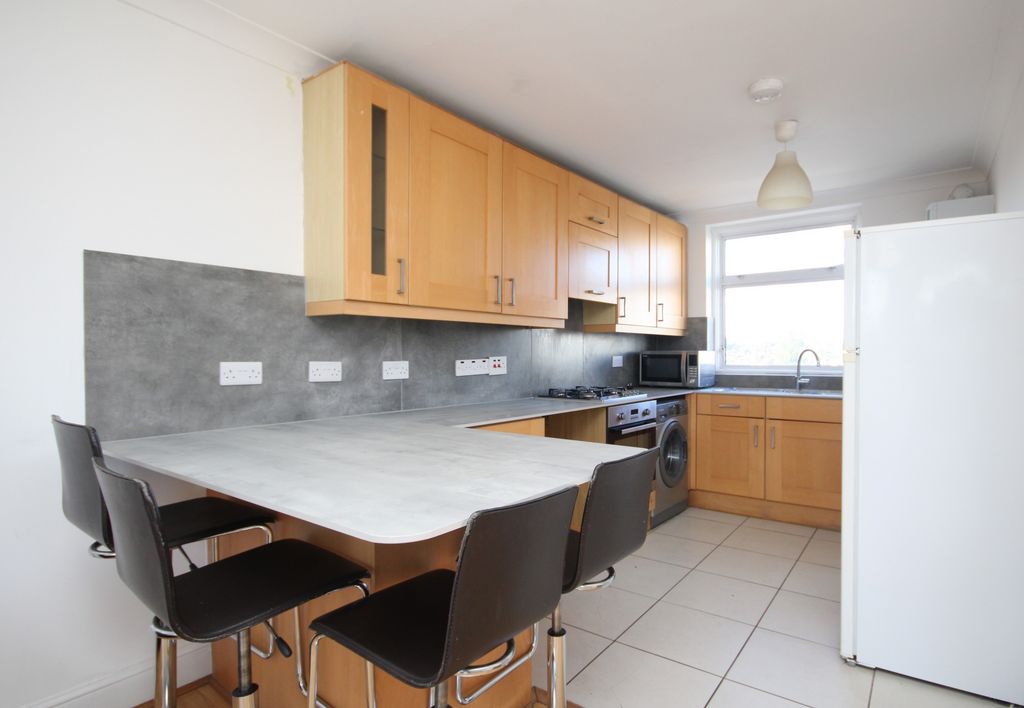 Property photo 1 of 10 Kitchen