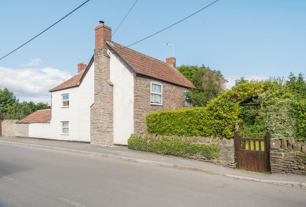 Property photo 1 of 23 Watleys End Road
