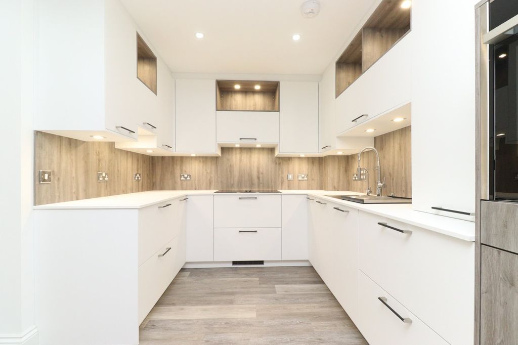 Property photo 3 of 12 Picture 3