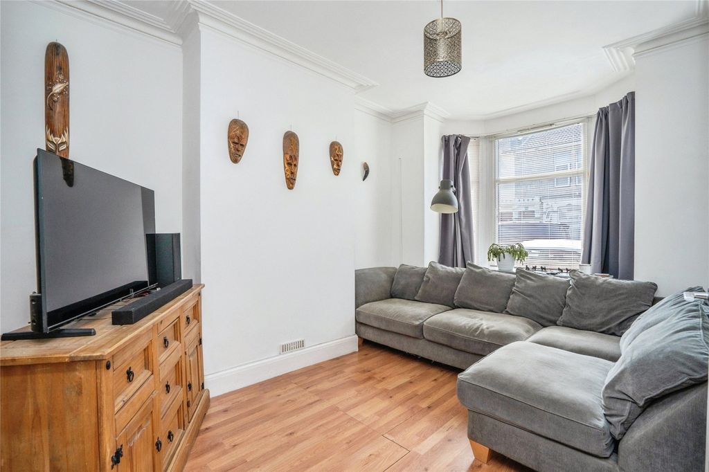 Property photo 2 of 19 Picture No. 05
