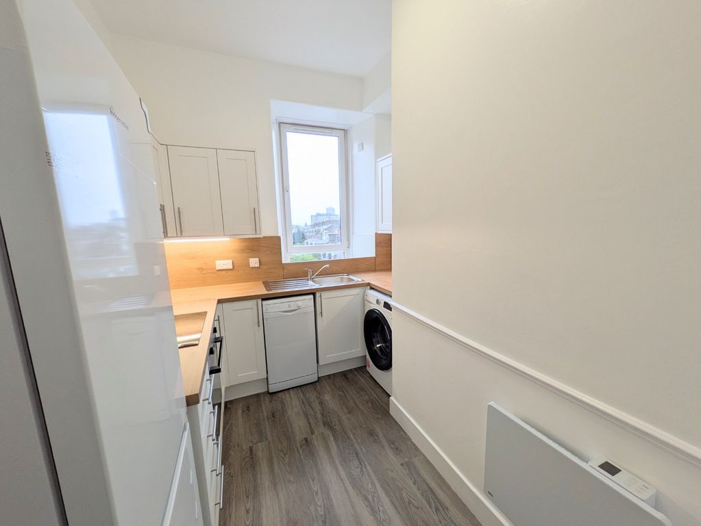 Property photo 2 of 8 Kitchen