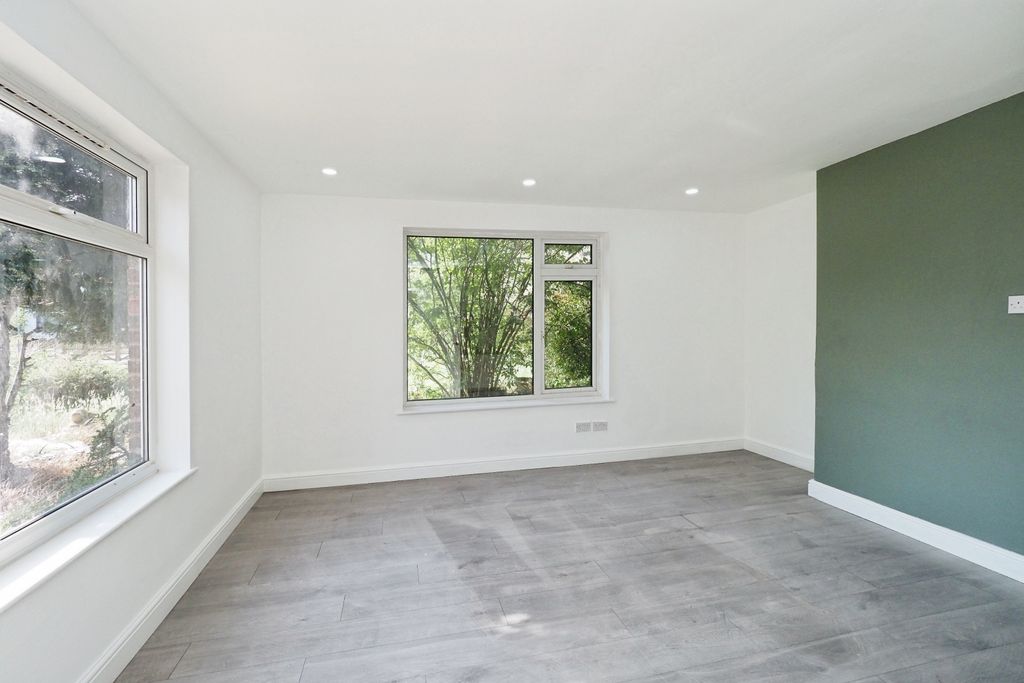 Property photo 2 of 19 Airy And Bright Lounge