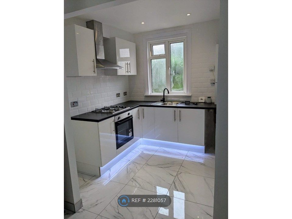 Property photo 2 of 9 Kitchen