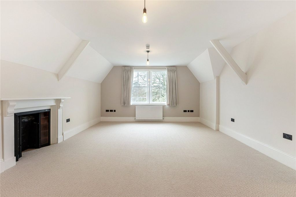 Property photo 2 of 14 Sitting Room