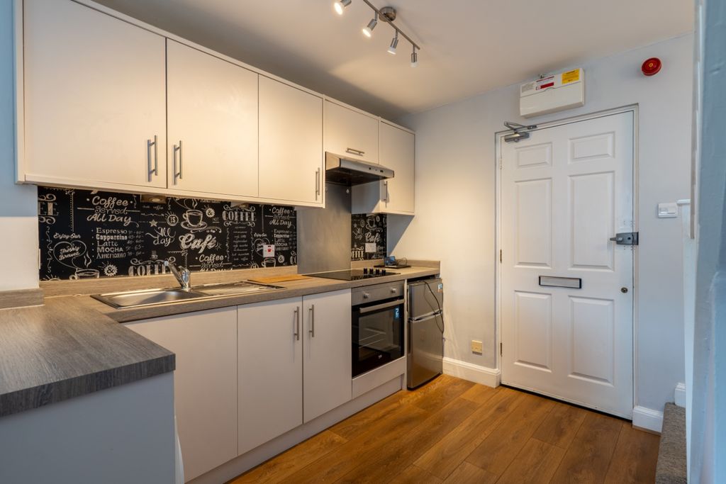 Property photo 3 of 13 5214596