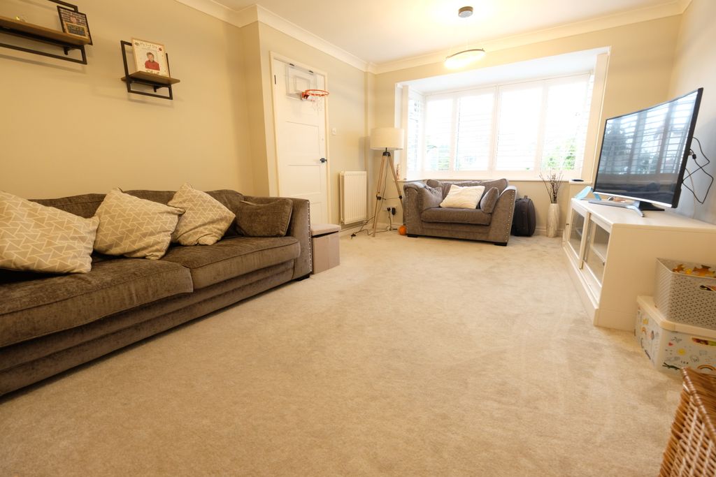 Property photo 3 of 17 Sitting Room