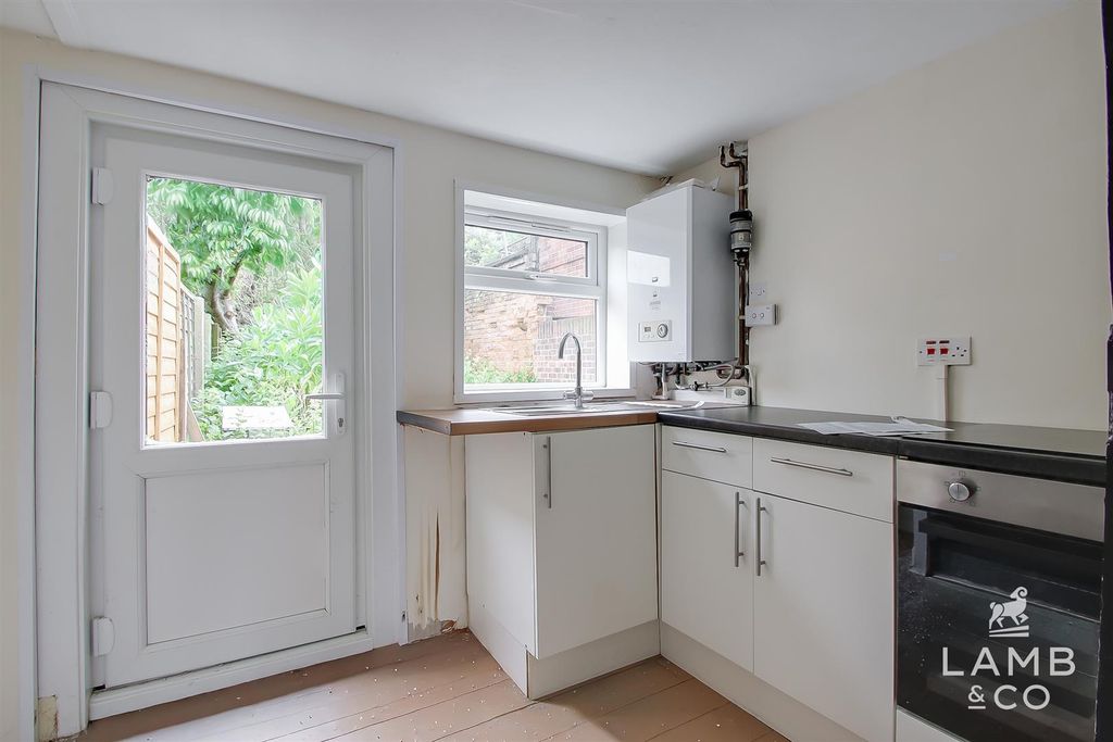 Property photo 2 of 9 Kitchen
