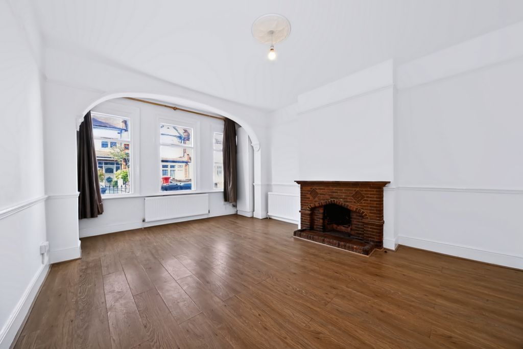 Property photo 3 of 13 Photo 1