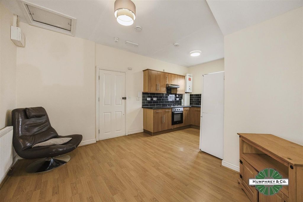 Property photo 1 of 10 401-403 Hoe Street -012.Jpg
