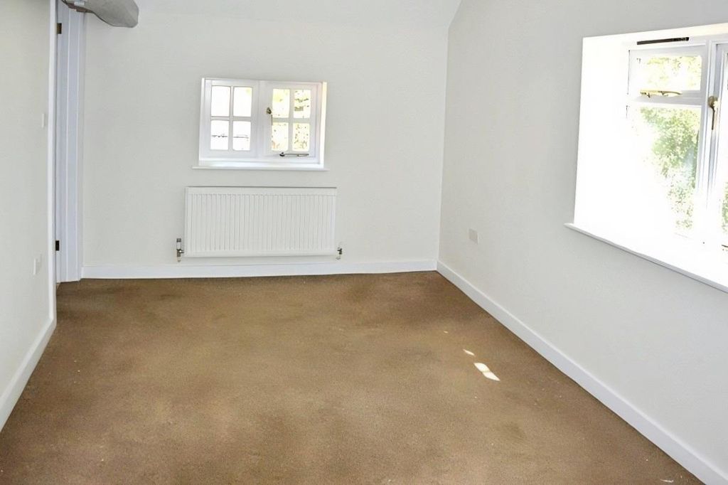 Property photo 3 of 4 491c8943-Main 20Bed.Jpg