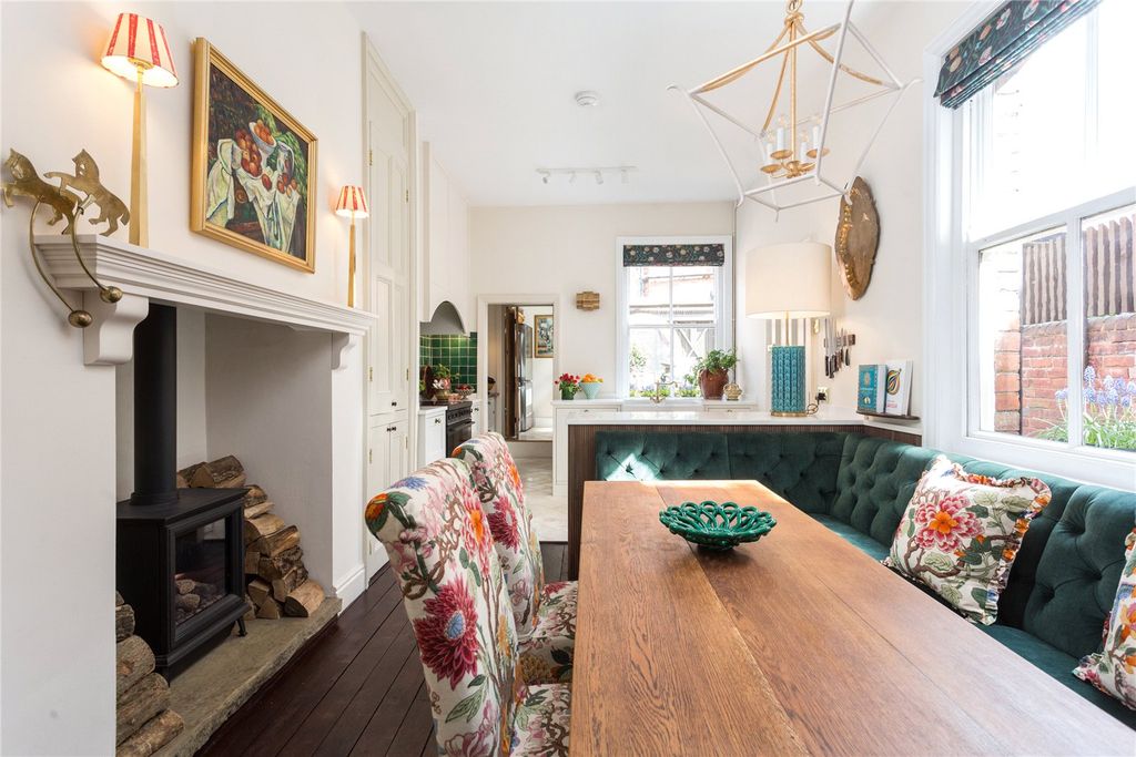 Property photo 1 of 18 Diner