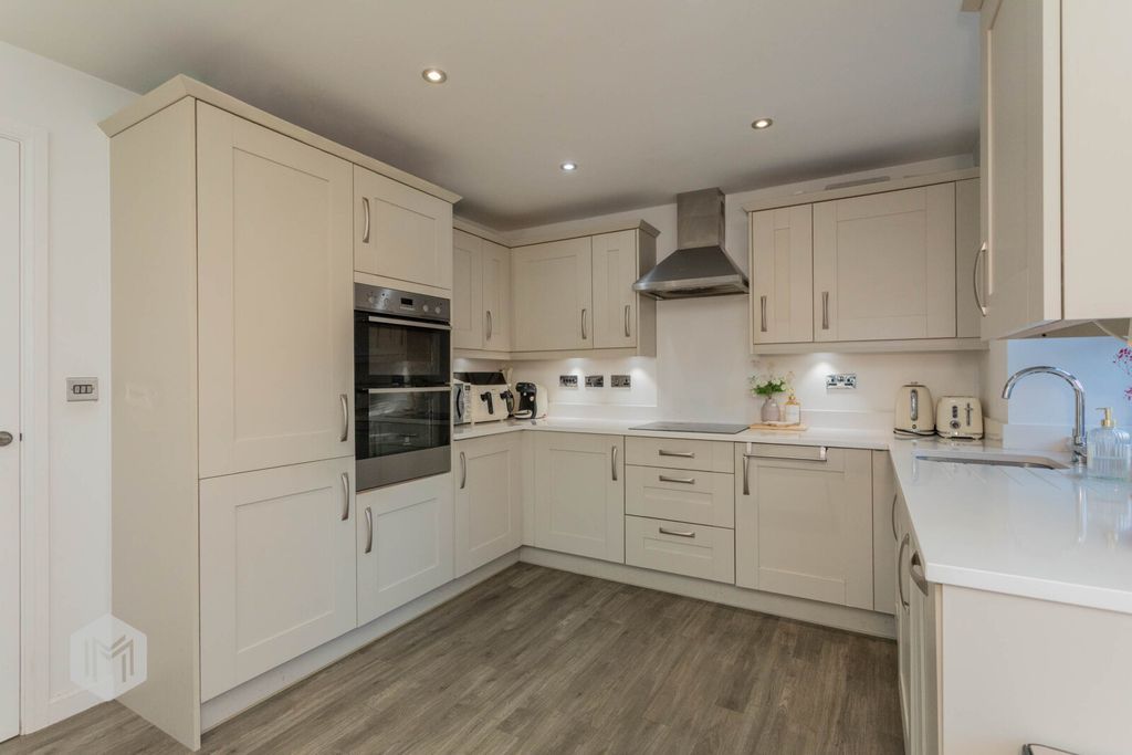 Property photo 3 of 38 Picture No. 32