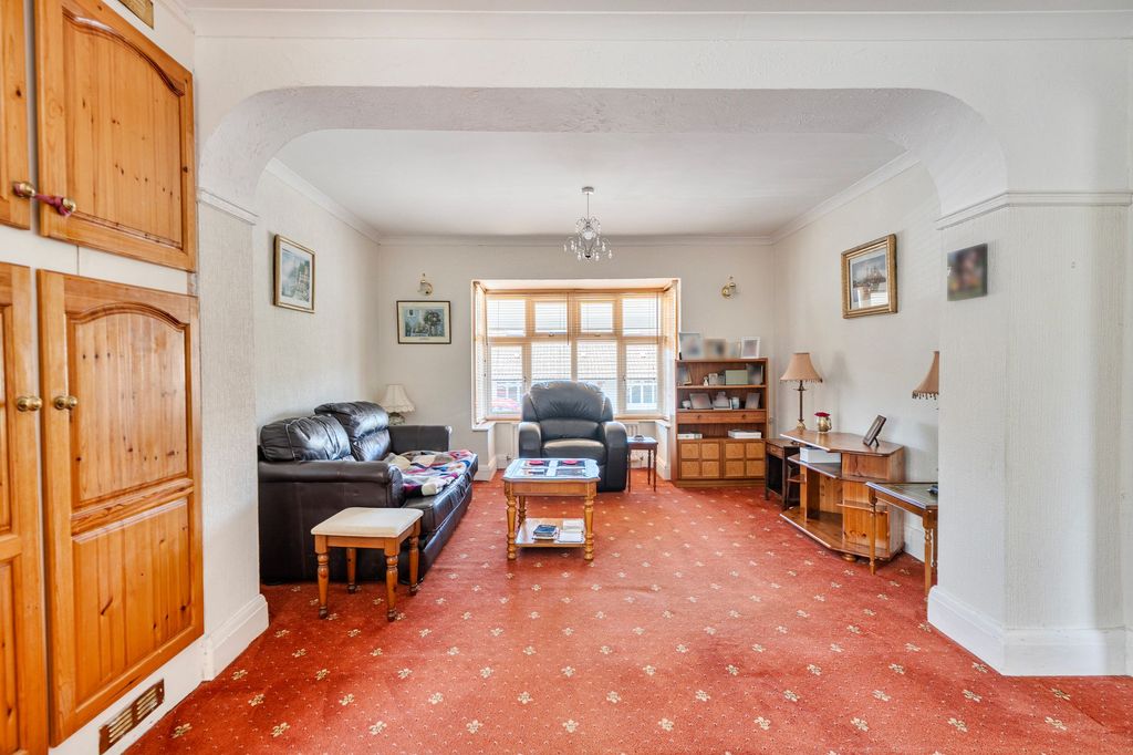 Property photo 3 of 18