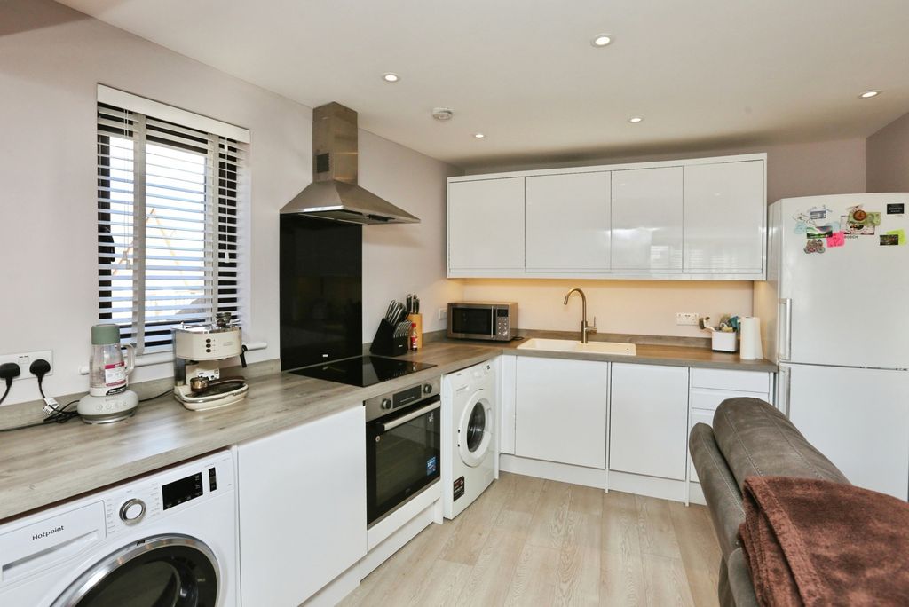 Property photo 2 of 8 Pbox-Img.Jpg