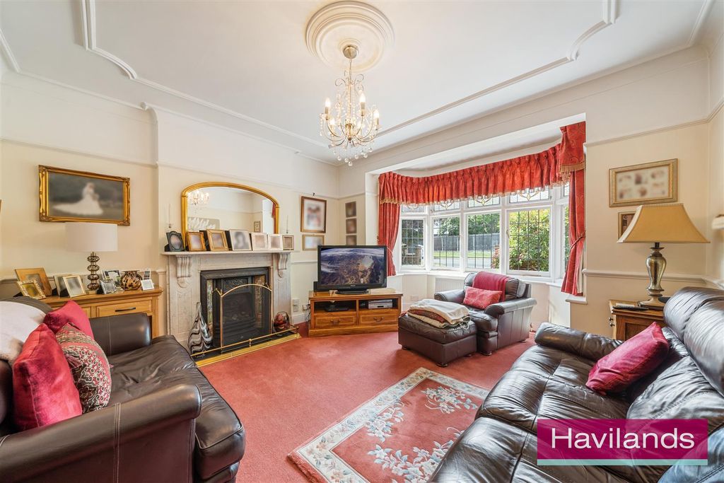 Property photo 3 of 22 Houndsden Road-20.Jpg