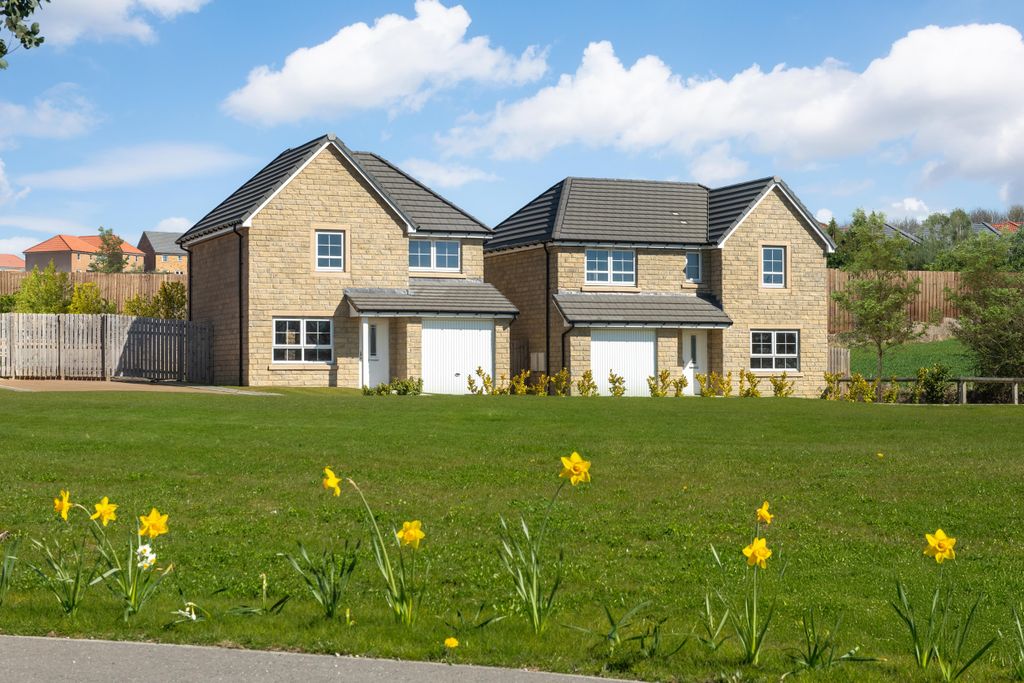 Property photo 1 of 10 Lockwood Fields External