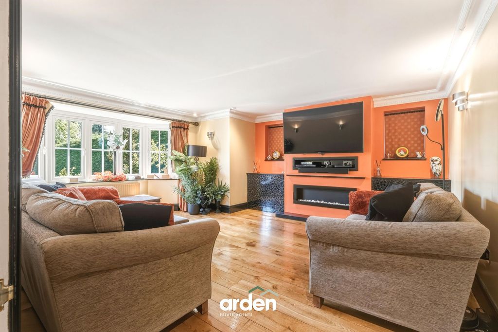 Property photo 2 of 32