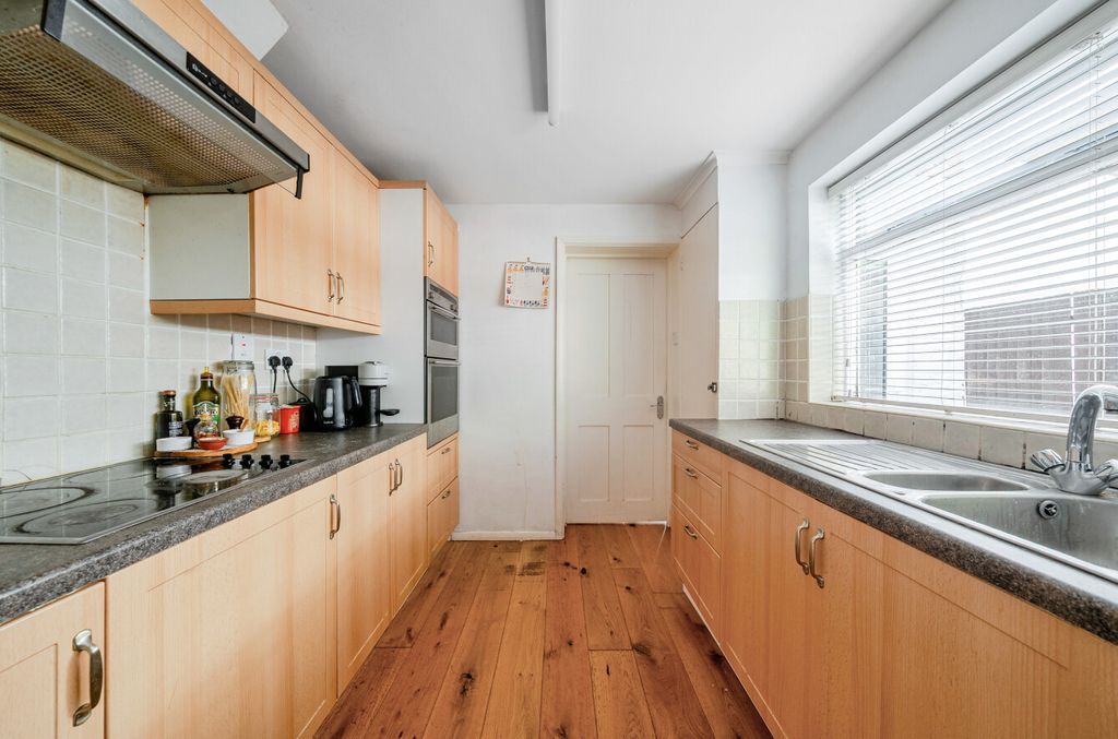Property photo 3 of 17 Kitchen