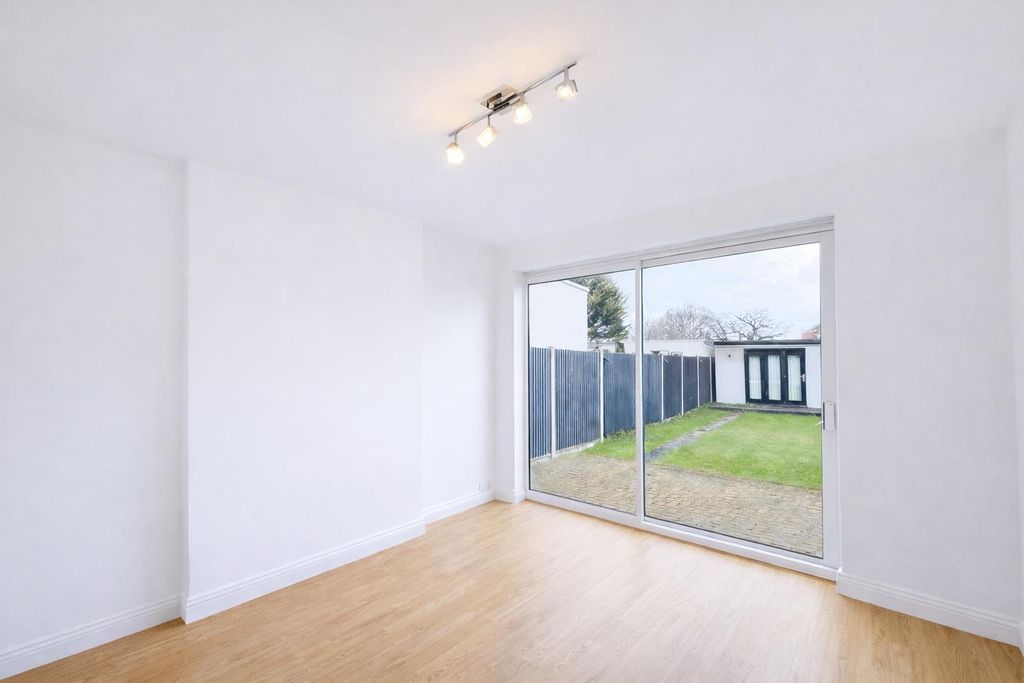Property photo 3 of 15 Dining Room