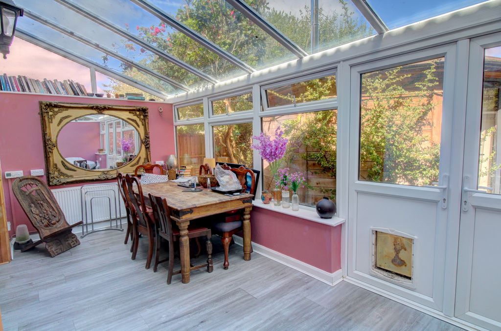 Property photo 2 of 17 Conservatory