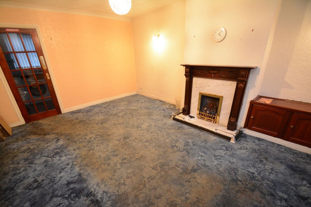 Property photo 3 of 11 Lounge