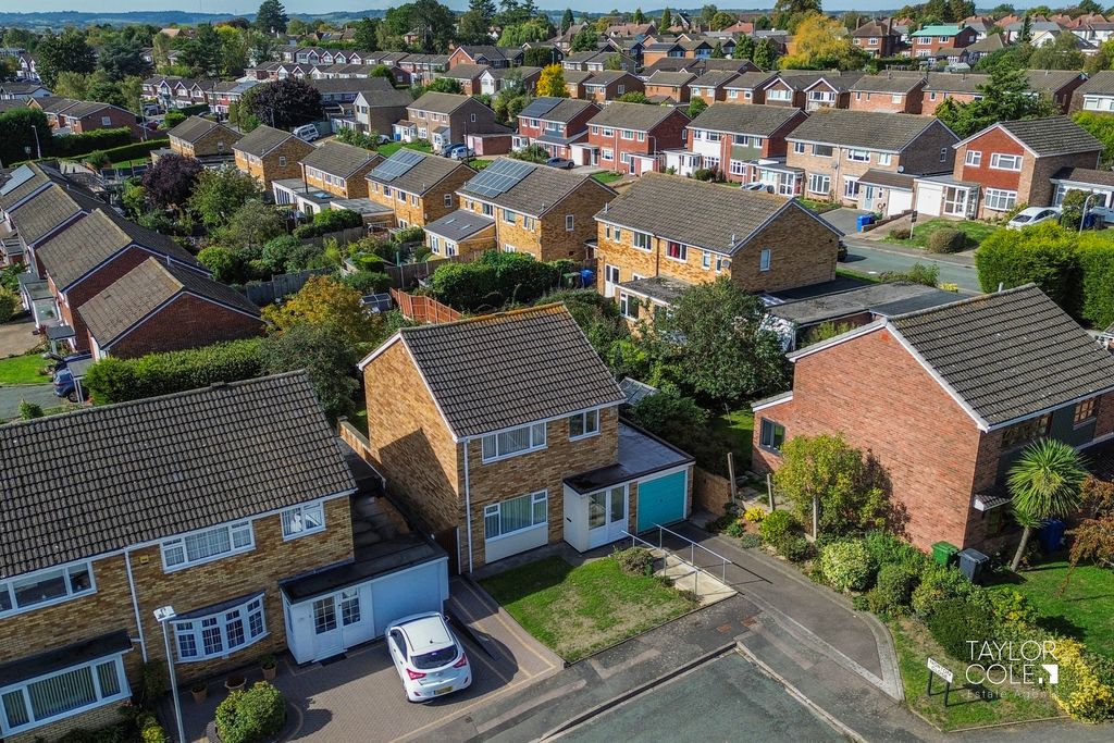 Property photo 2 of 27