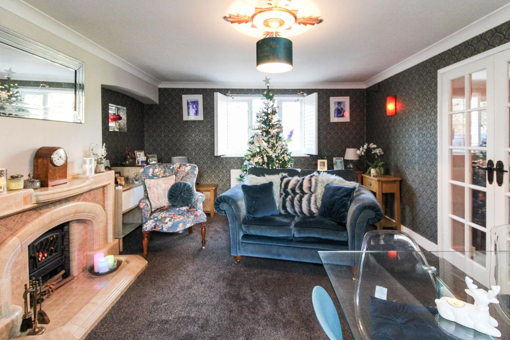 Property photo 3 of 20 Living Room