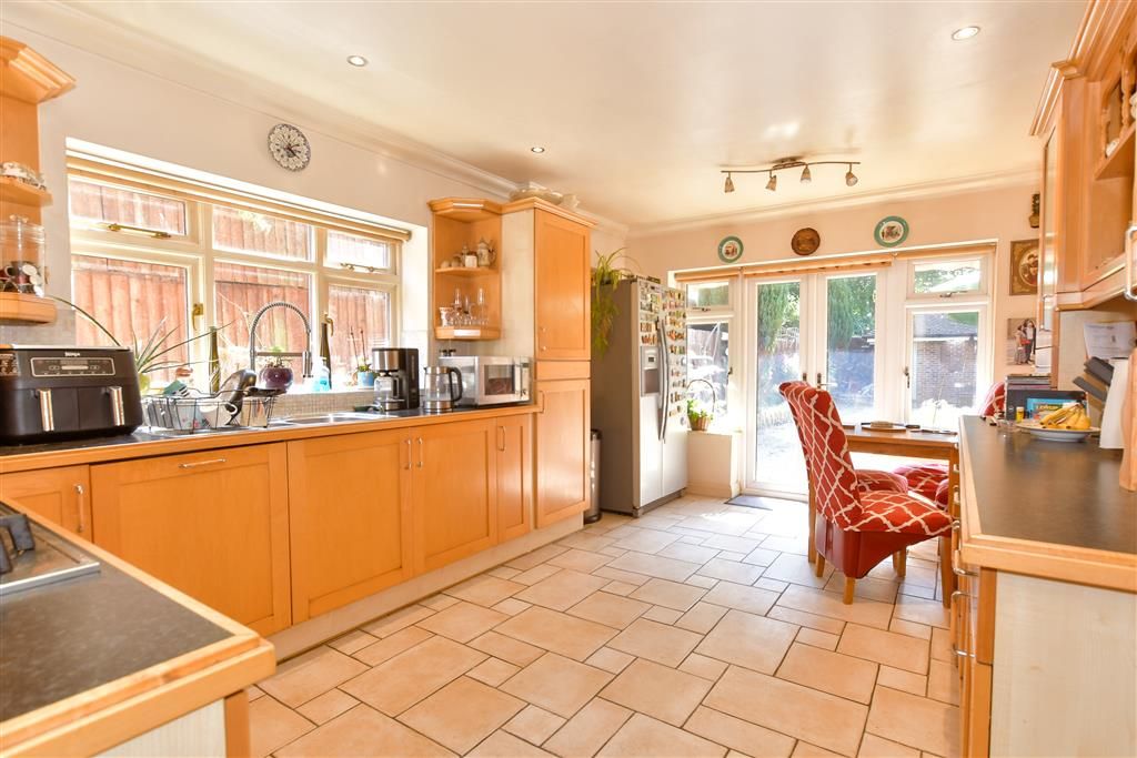 Property photo 2 of 21 Kitchen