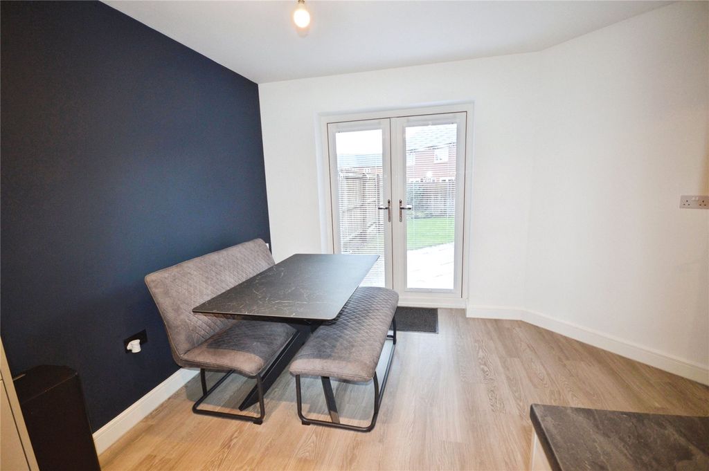 Property photo 3 of 22 Kitchen/Dining Room