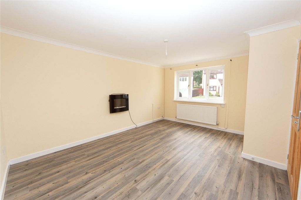 Property photo 3 of 18 Photo 03