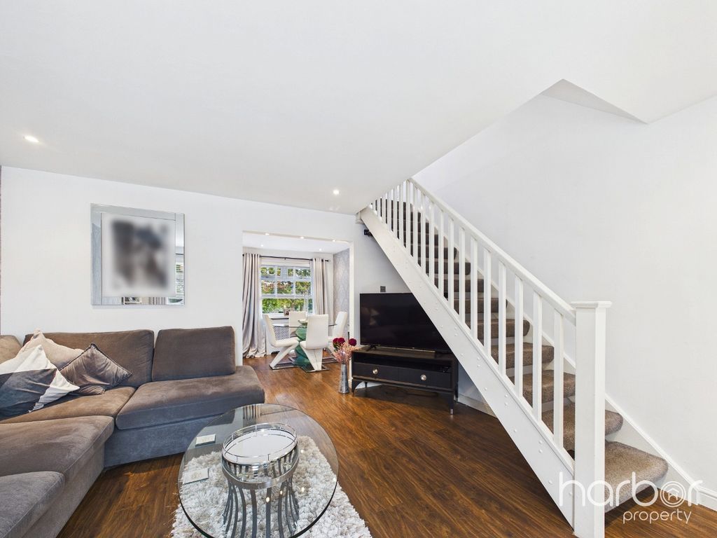 Property photo 3 of 18 5589425
