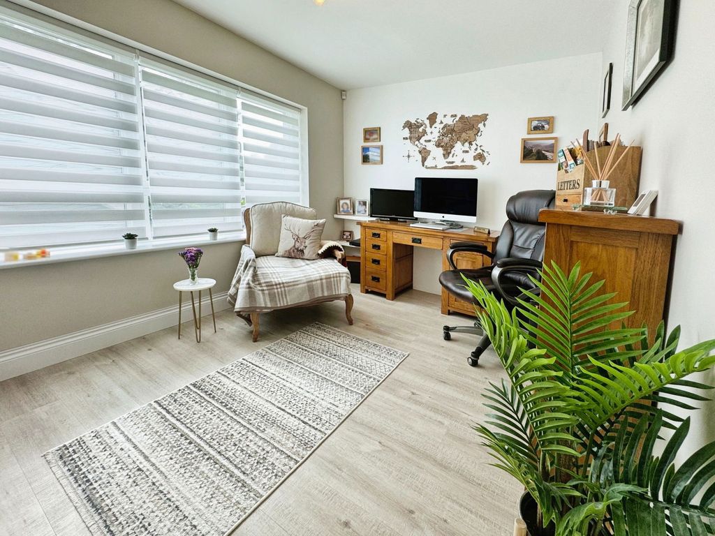 Property photo 3 of 35