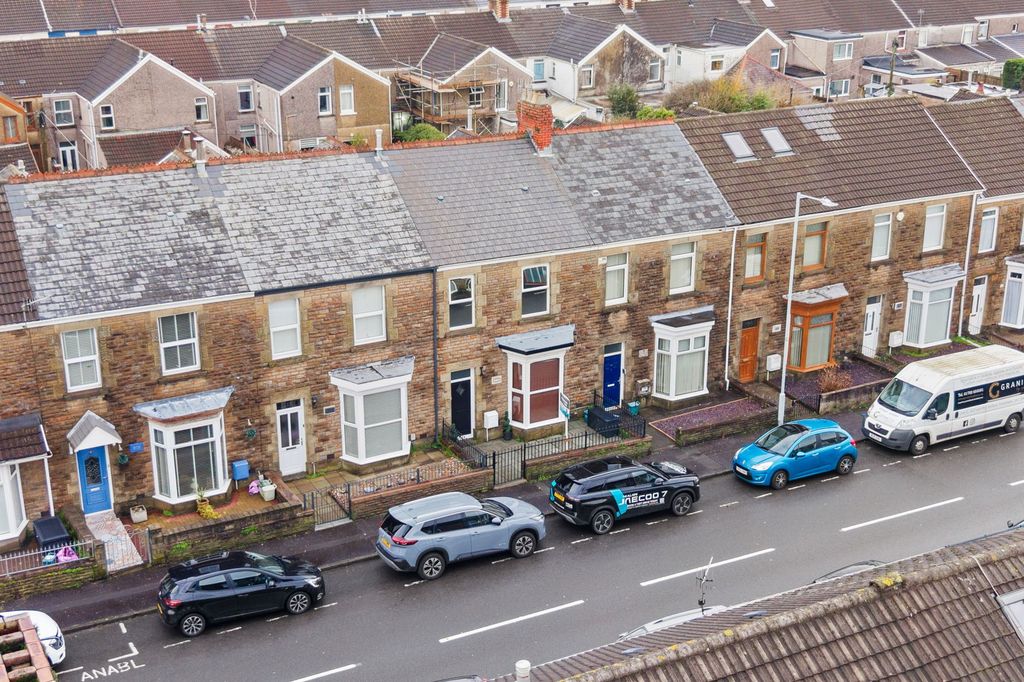 Property photo 1 of 28