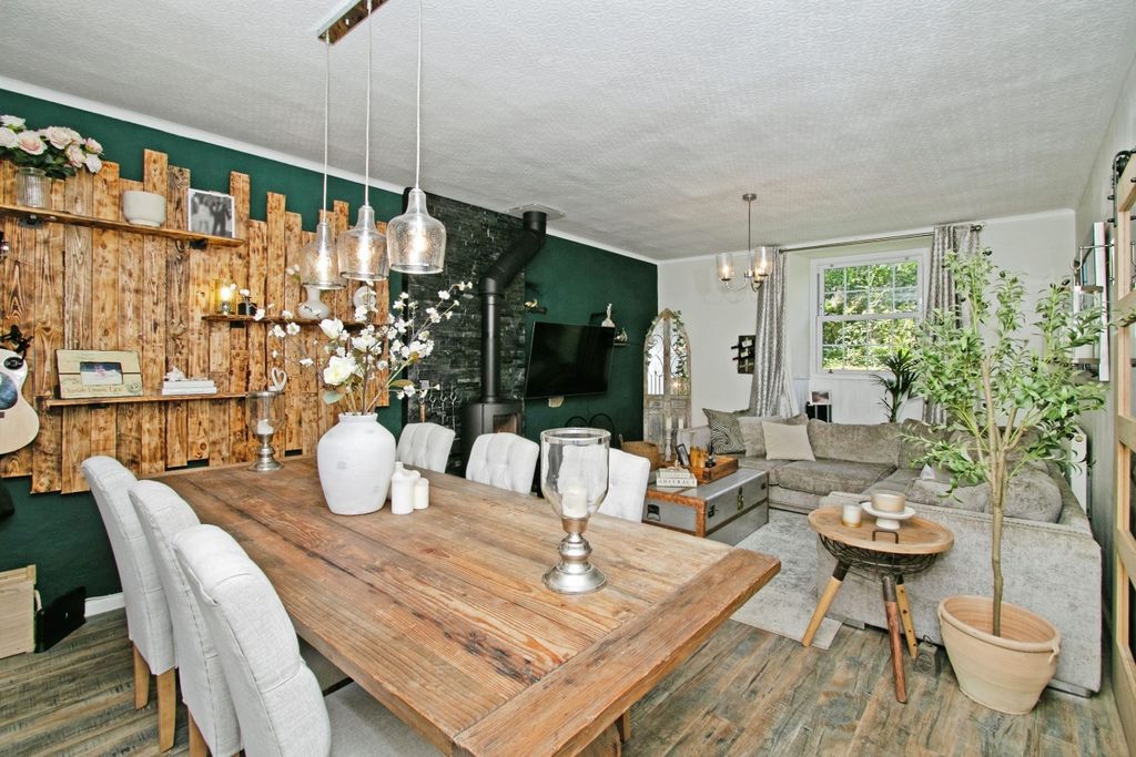 Property photo 2 of 41 Living/Dining Room