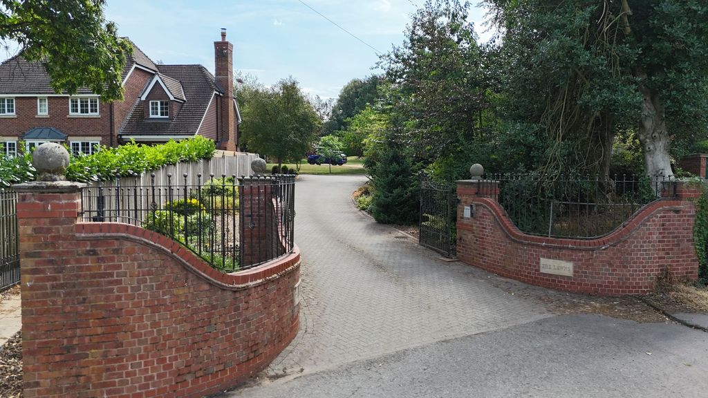 Property photo 2 of 51