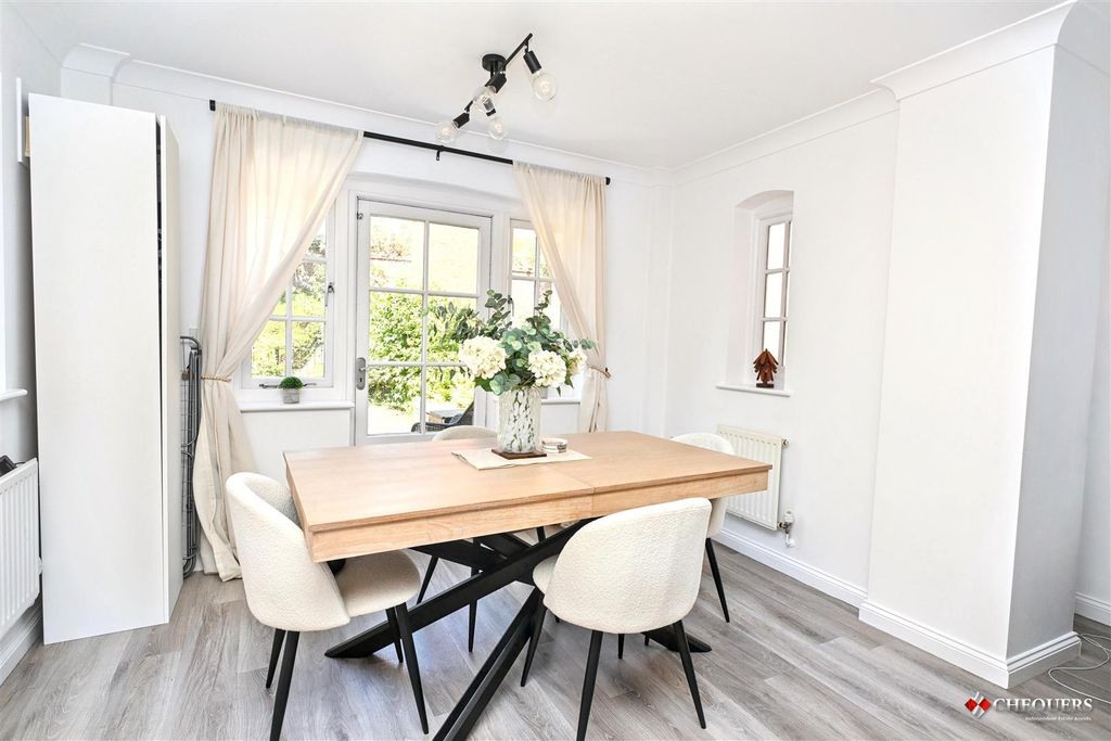 Property photo 3 of 16 Dining