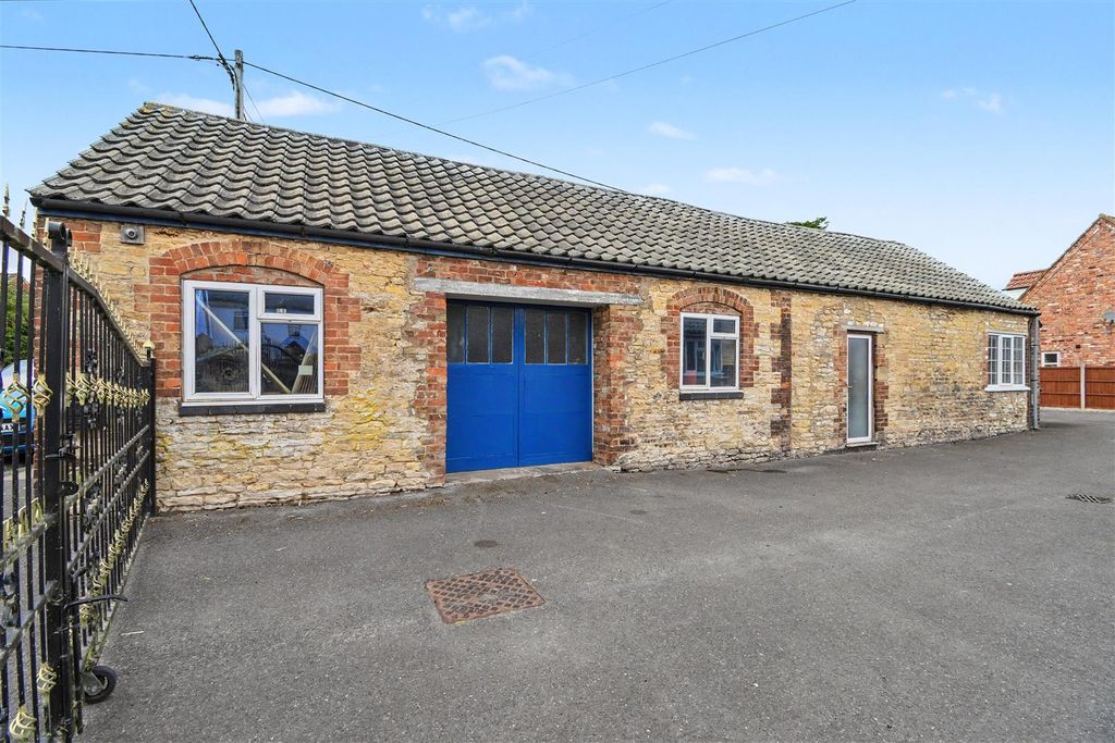 Property photo 2 of 32 Stone Building
