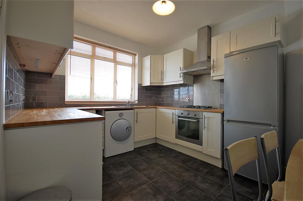 Property photo 2 of 7 Kitchen .Jpg