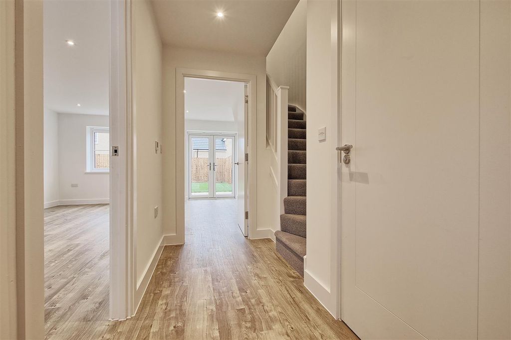 Property photo 3 of 17 Entrance.Jpg