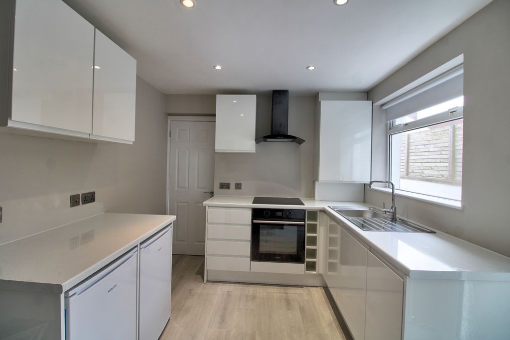 Property photo 2 of 18 Img_1847_8_9_Interior 4