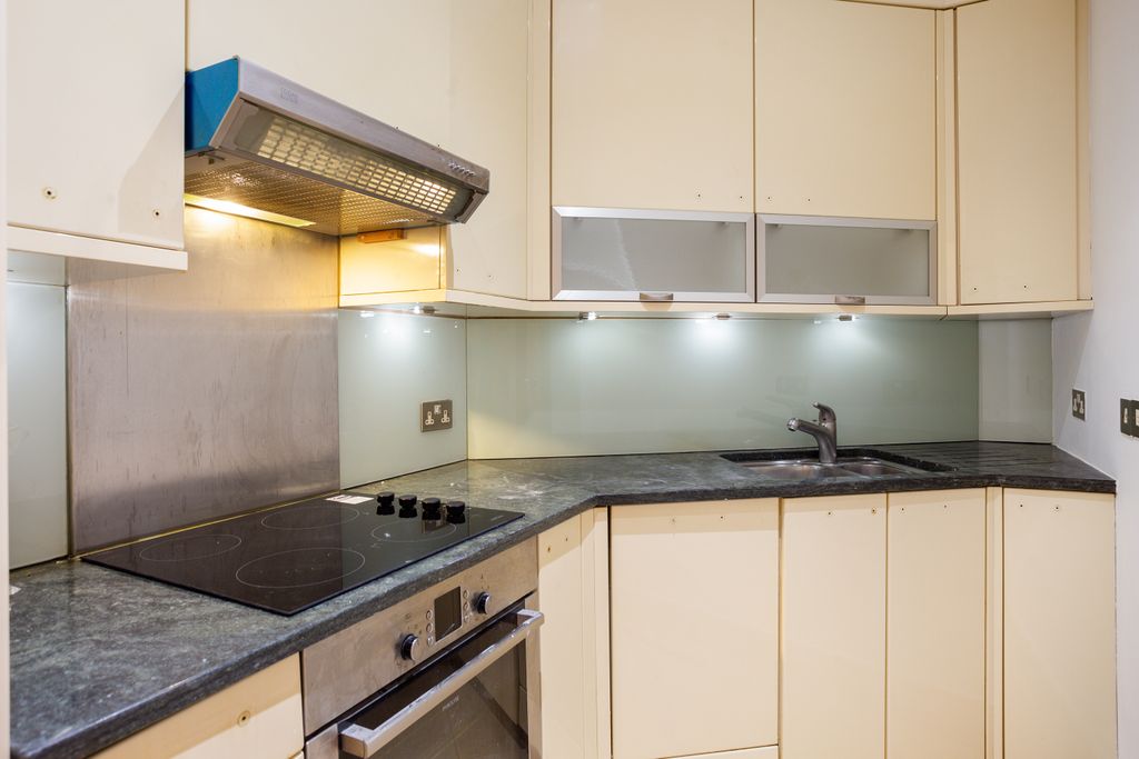 Property photo 2 of 16 Flat 1, 18-20 Hans R