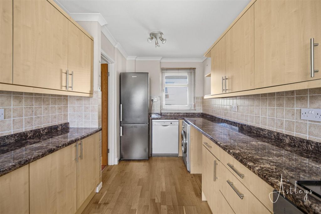 Property photo 3 of 22 Kitchen