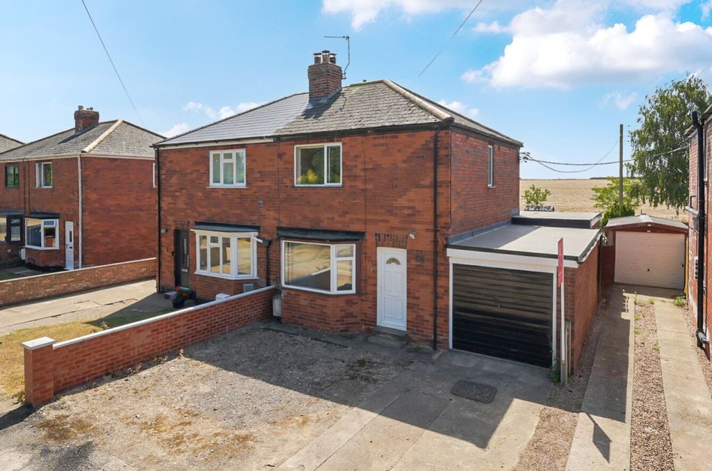 Property photo 1 of 27 2-6A5E02898Dcb2-1495273-Jpg-2