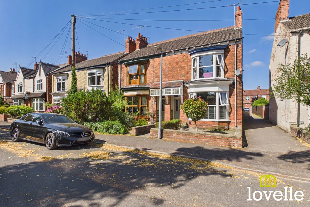 Property photo 1 of 40
