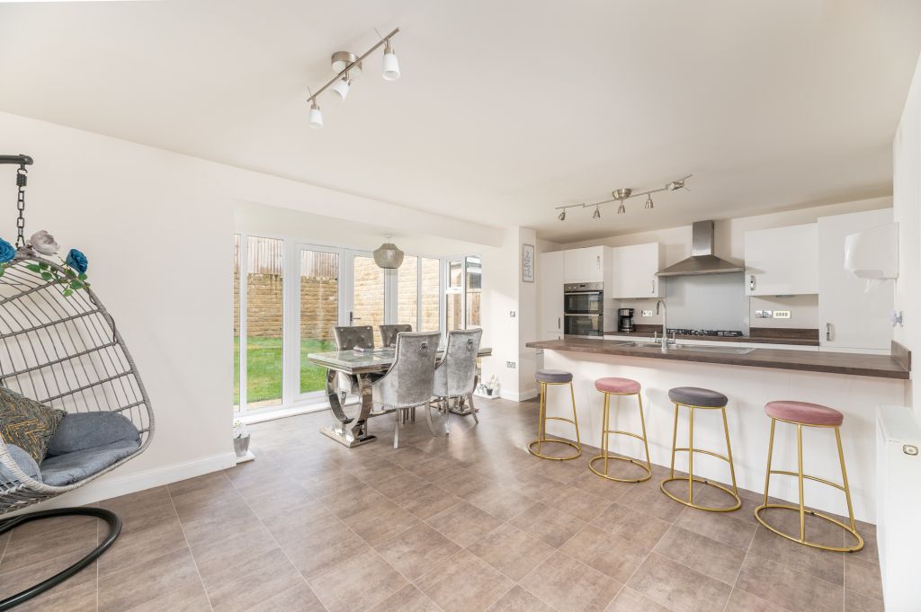 Property photo 3 of 34 Dining Kitchen