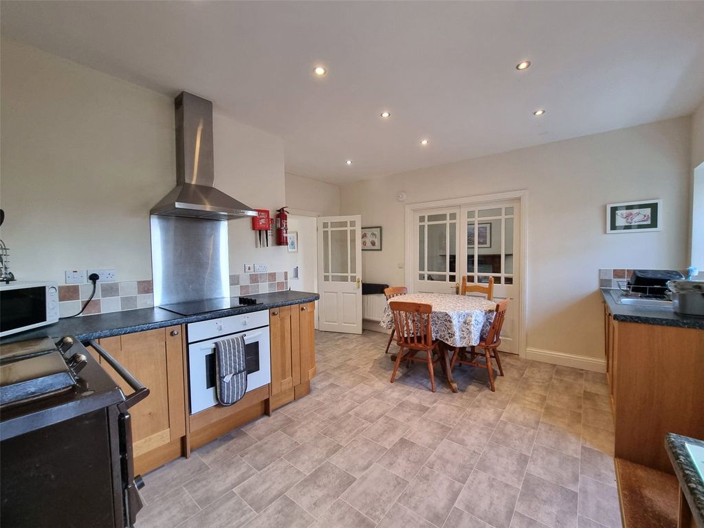 Property photo 3 of 17 Picture No. 23