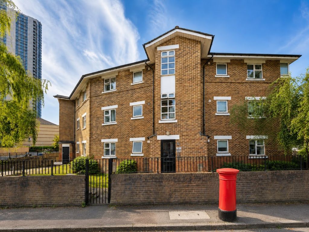 Property photo 1 of 20 Nelsons Are Proud To Present This Bright And Spacious One-Bedroom Flat Ideally Situated In The Heart Of Elephant &amp; Castle, Moments From Excellent Transport Links And The Exciting Elephant Park Regeneration Area.