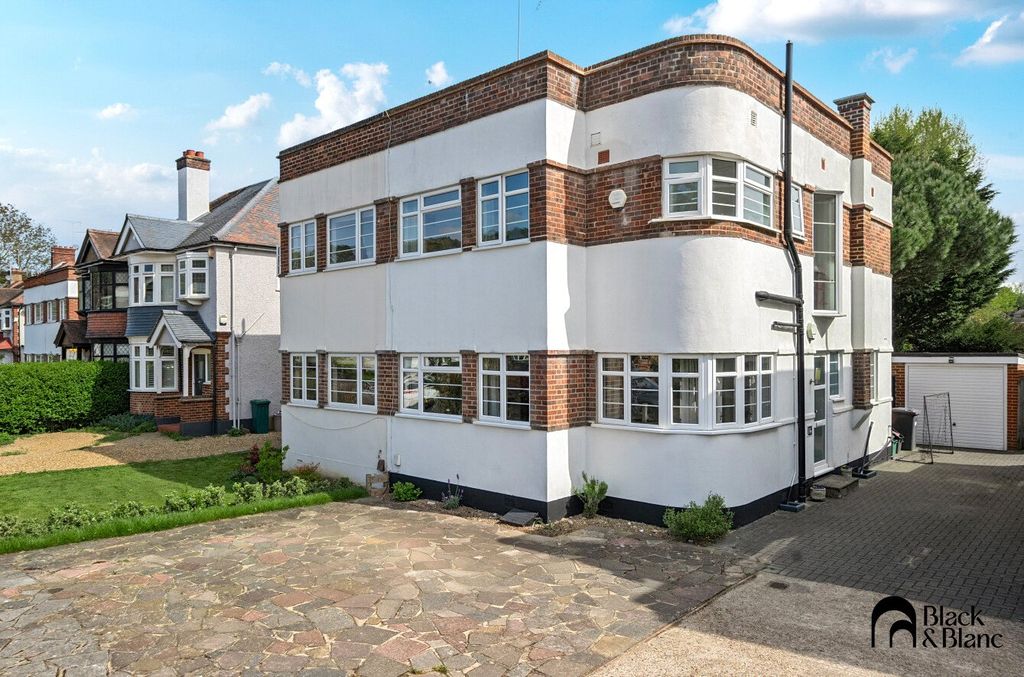 Property photo 1 of 19 External