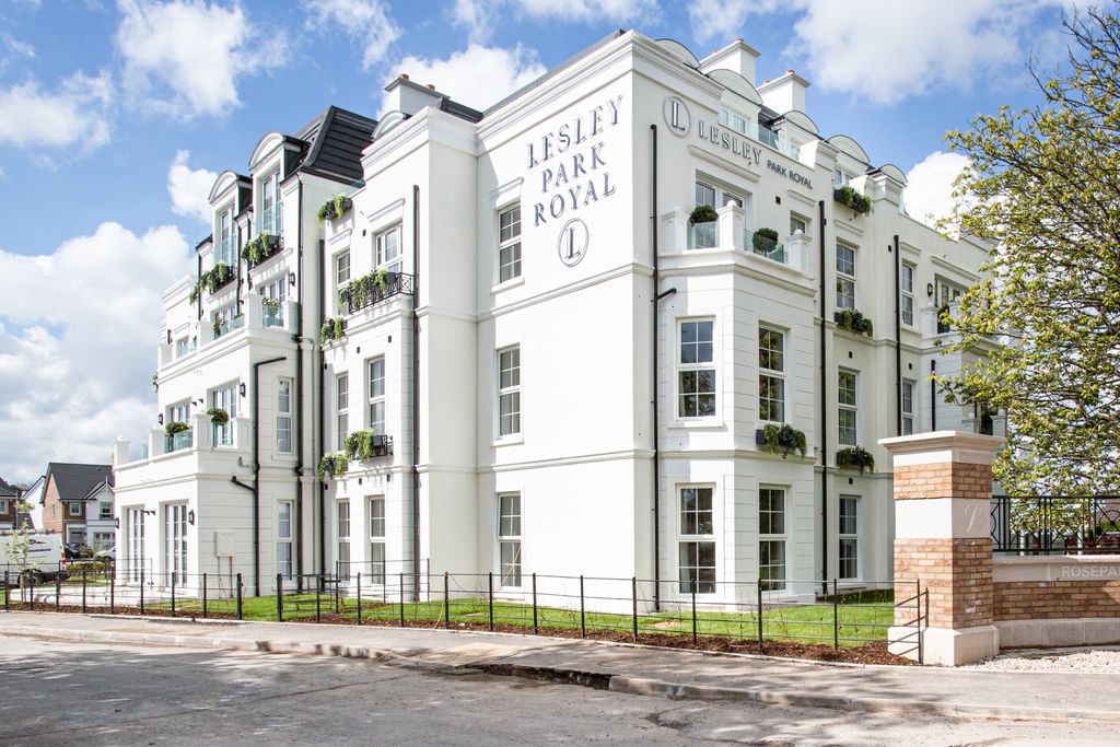 Property photo 2 of 28